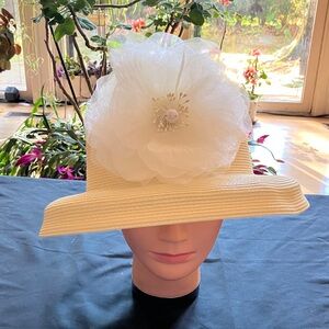 Elegant Cream Hat with Off White Pearl Floral Accent